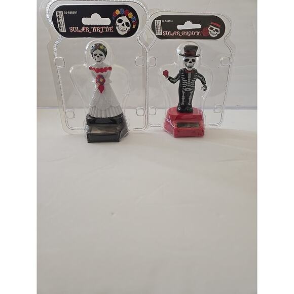 Solar Power Moving Day of the Dead Bride & Groom Decor Figures Black Size 4x2" - Picture 2 of 10